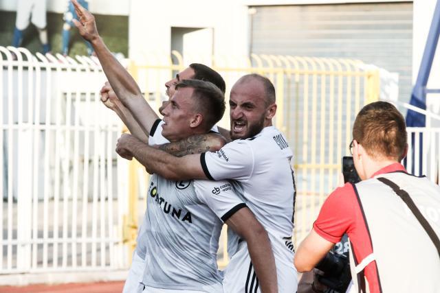 库里29分字母23分 勇士大胜35分终结雄鹿6连胜