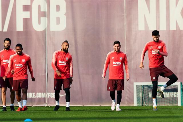 CBA官方：杨鸣进场质疑裁判被禁赛3场罚款3万